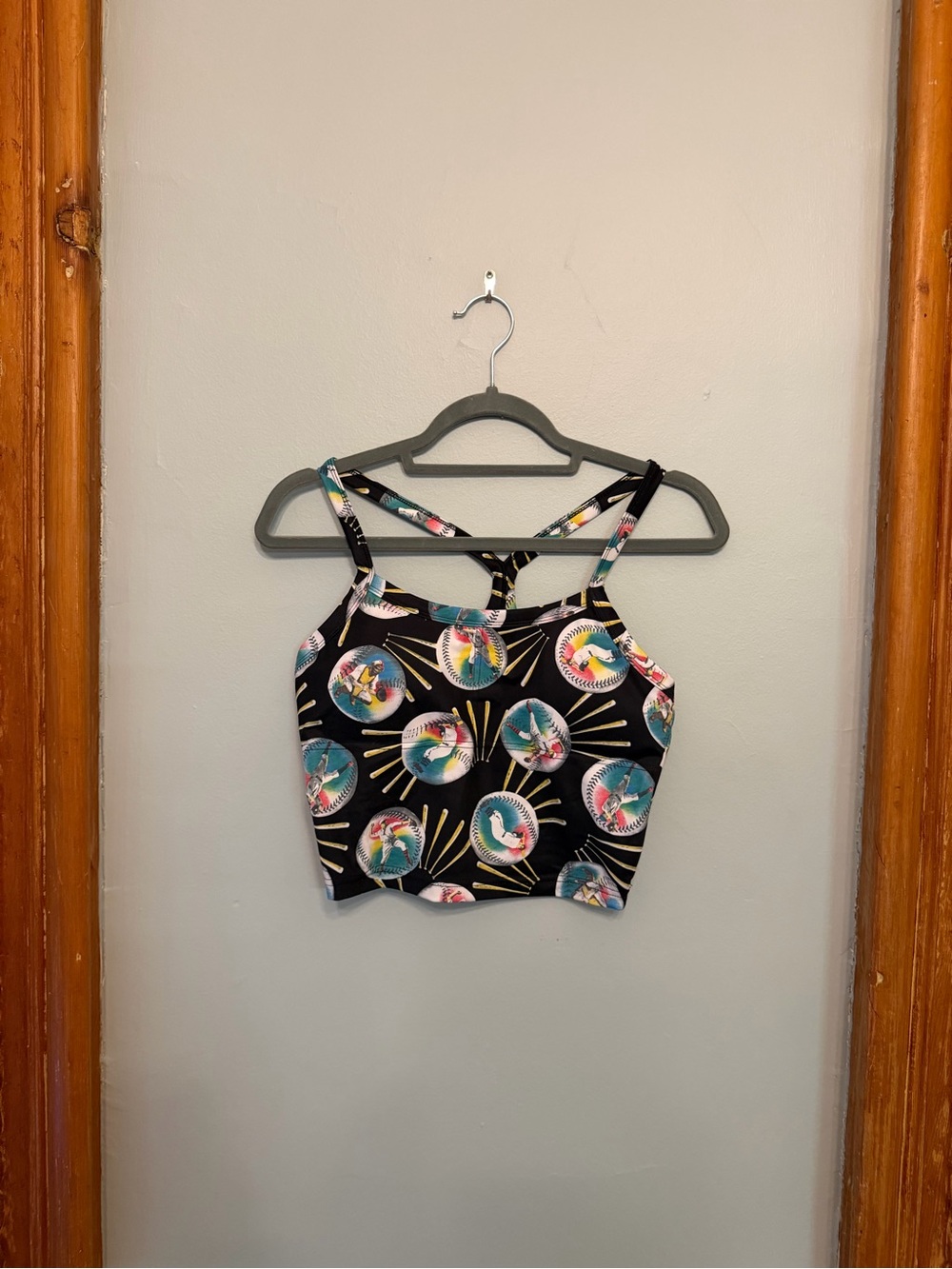 FASHION BRAND COMPANY baseballs yoga top - L
